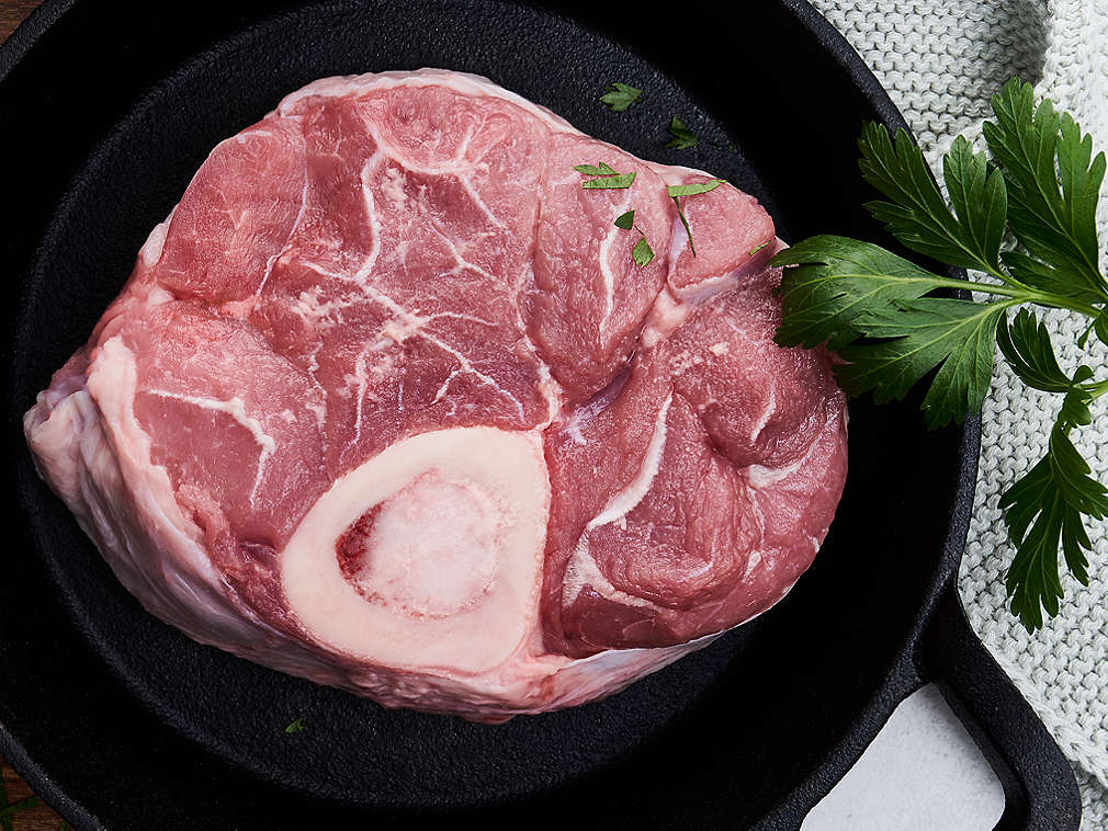 Frische Kalbshaxe in der Detailansicht