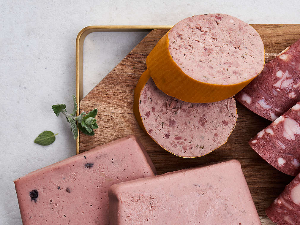 Svježa kuhana kobasica u detaljnom prikazu