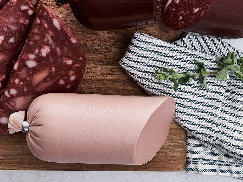 Svježa kuhana kobasica u detaljnom prikazu