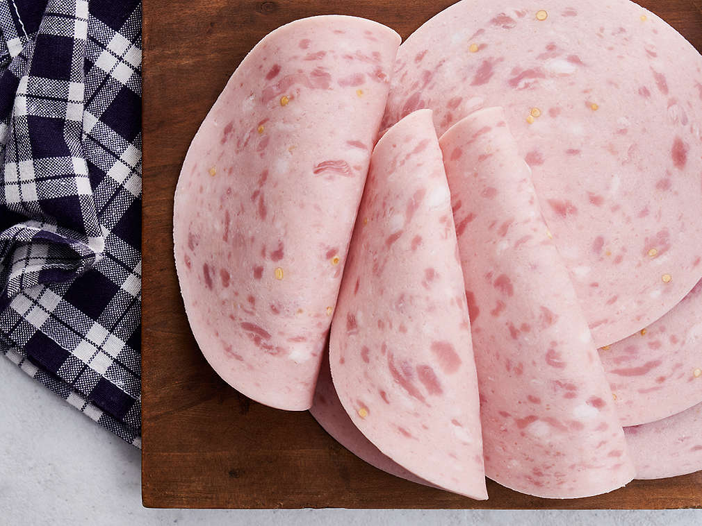 Svježa lovačka kobasica u detaljnom prikazu