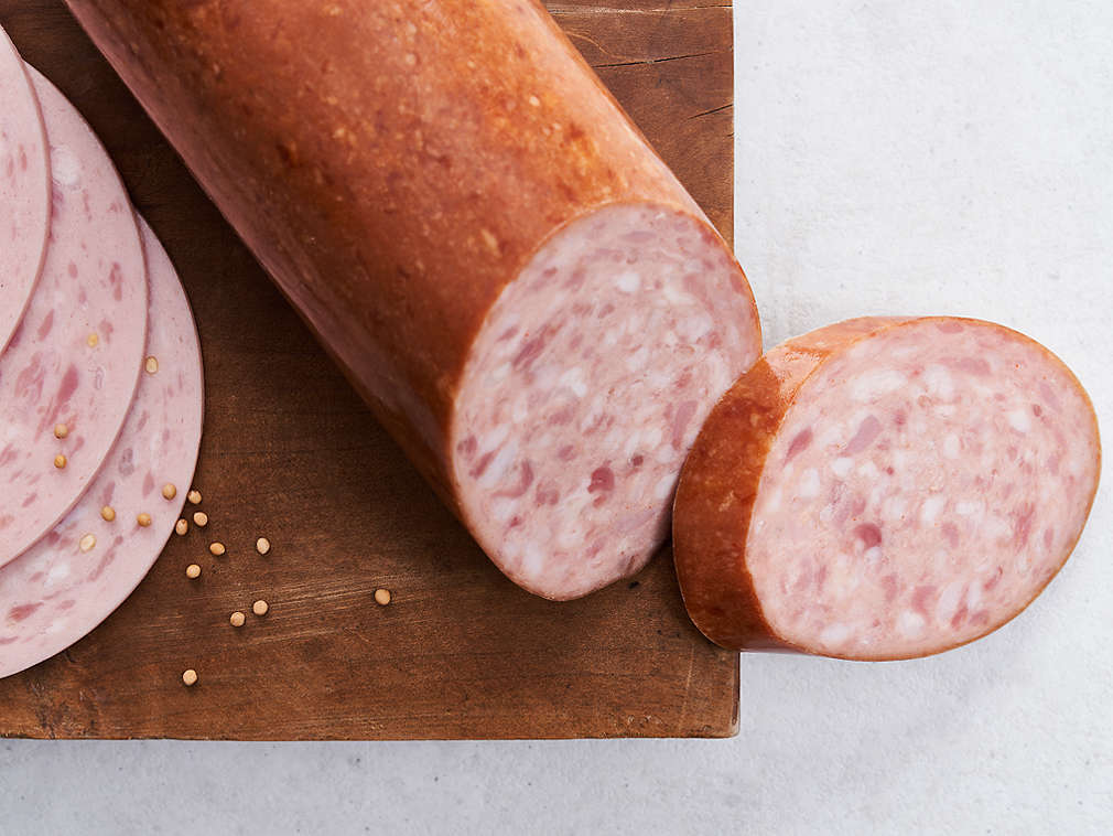 Svježa lovačka kobasica u detaljnom prikazu