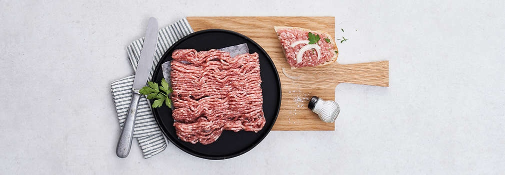 Obrázok čerstvého bravčového tatárskeho bifteka