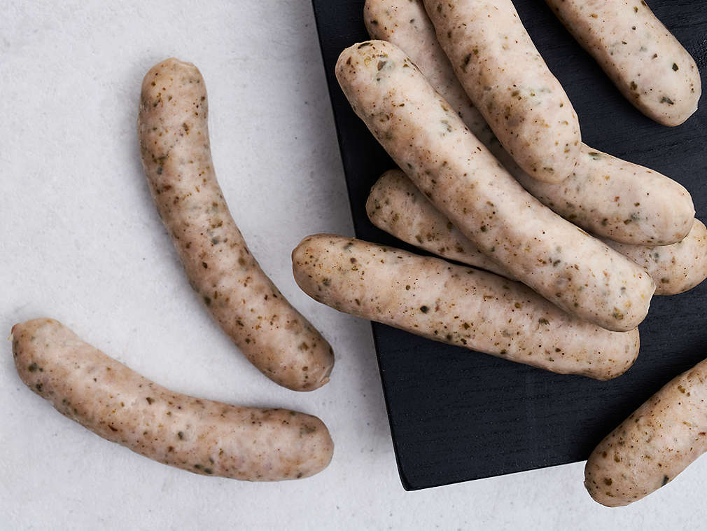 Frische Schweinsbratwurst in der Detailansicht