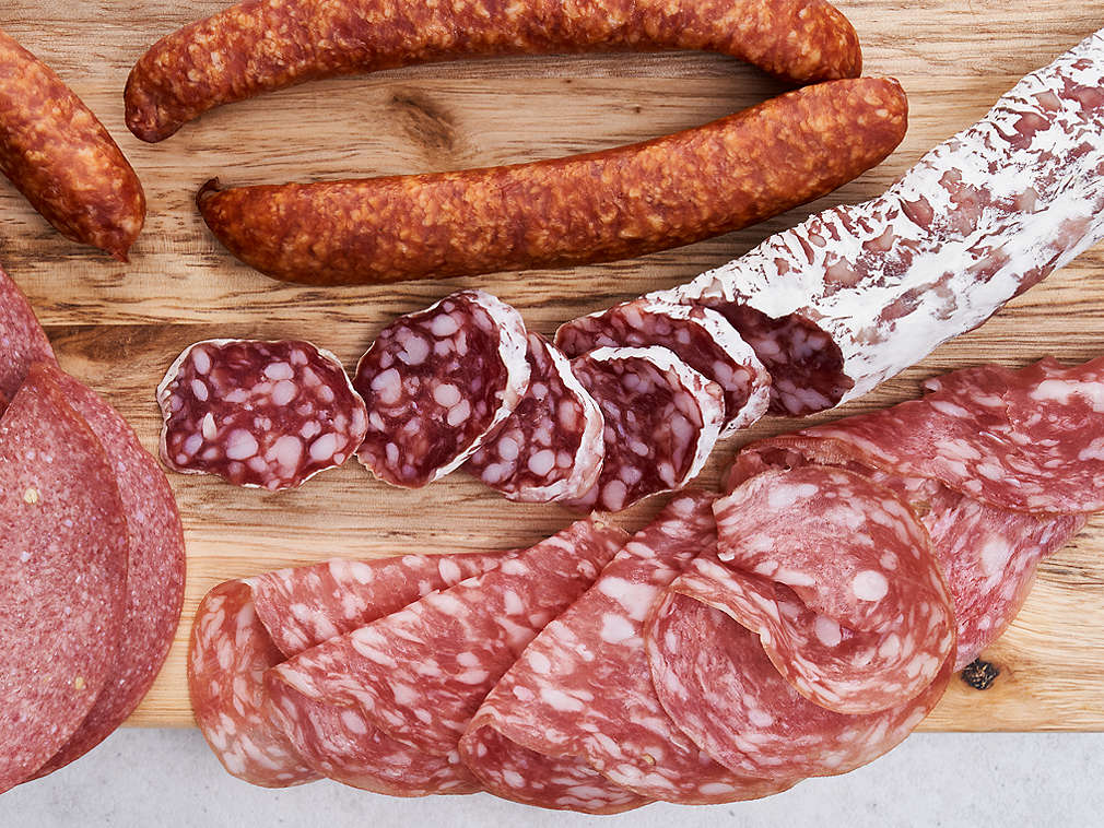 Detailný pohľad na čerstvé surové údeniny