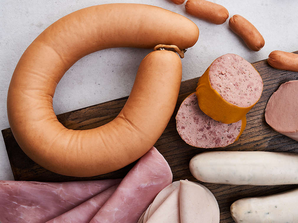 Изображение на пресни месни продукти и колбаси