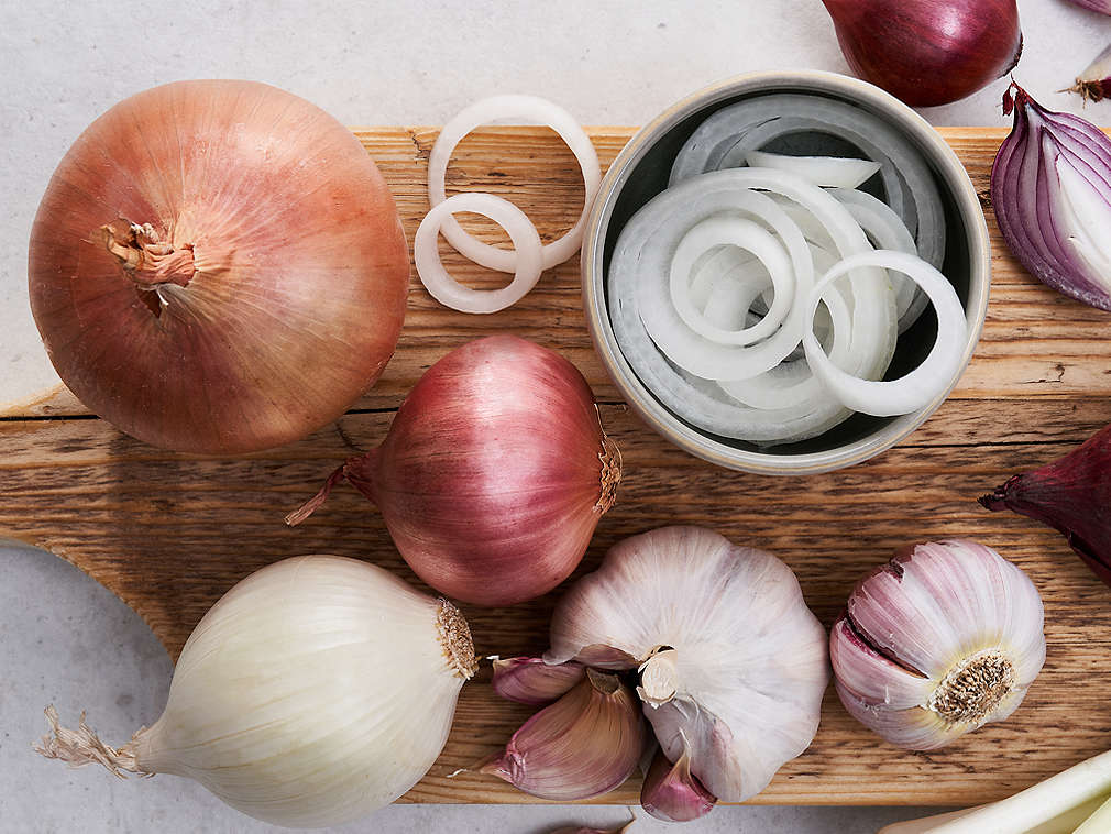 Свежие луковые овощи, подробный вид