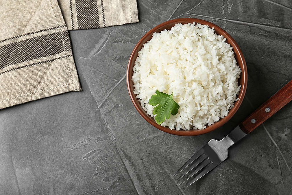 Купичка с перфектно сварен бял ориз, снимана отгоре