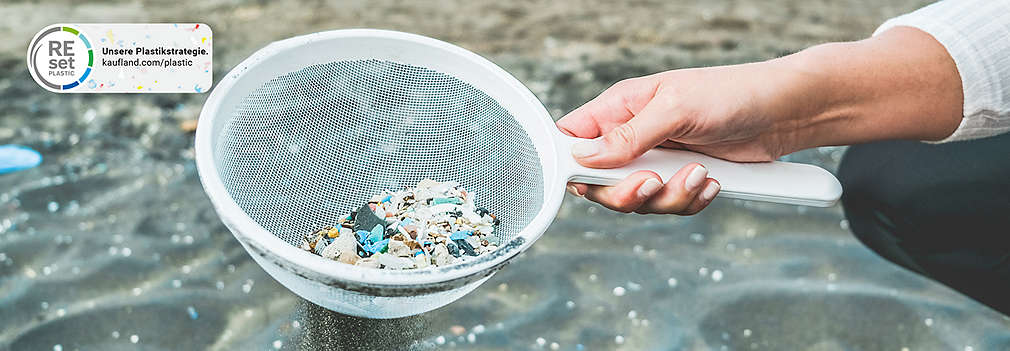 Person holds sieve in hand