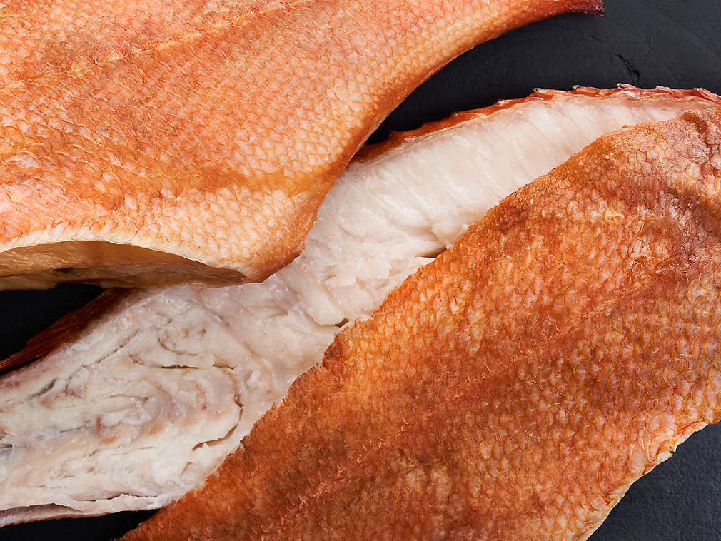 Sebastă afumată în detaliu