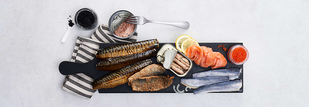 Zdjęcie różnych produktów rybnych z długim terminem ważności