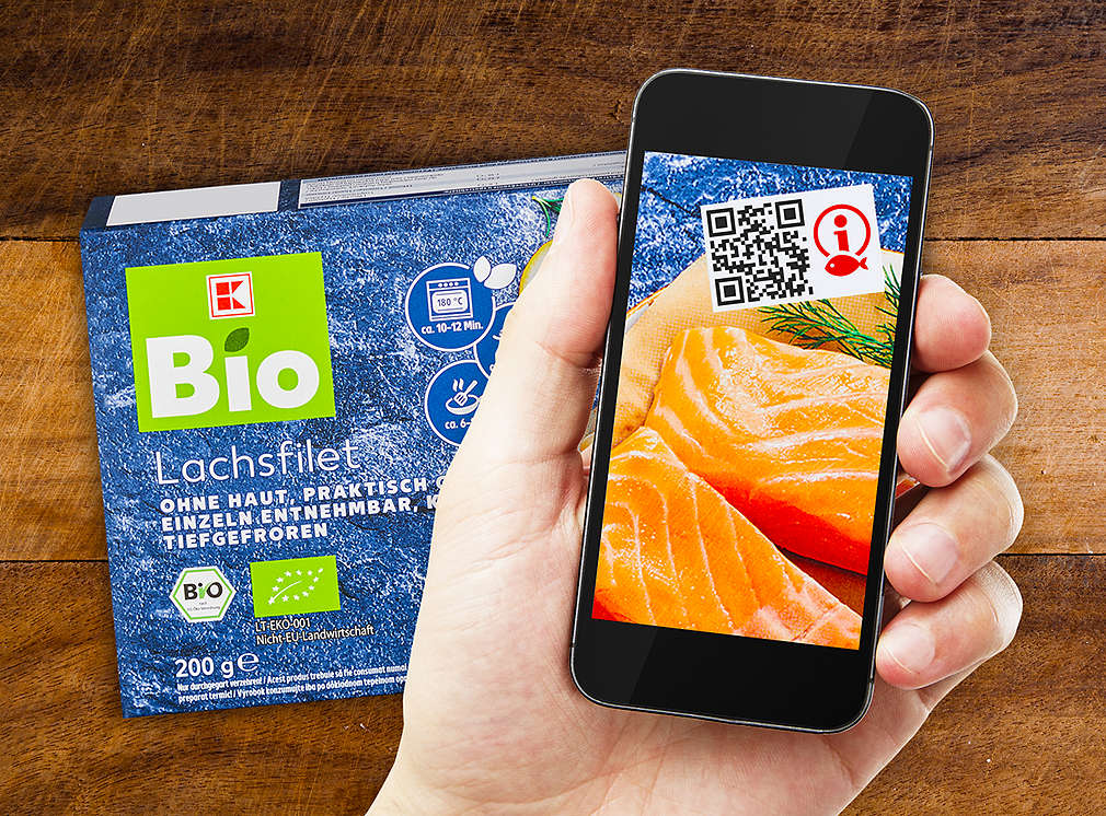 Изображение на телефон, QR-код и продукт на K-Bio