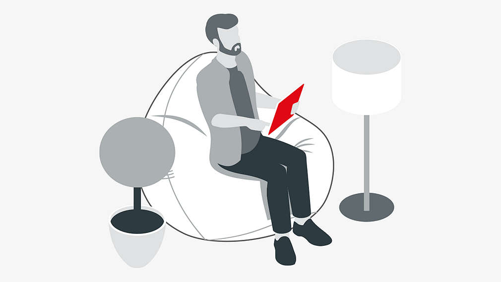 Bărbat așezat în scaun cu tabletă