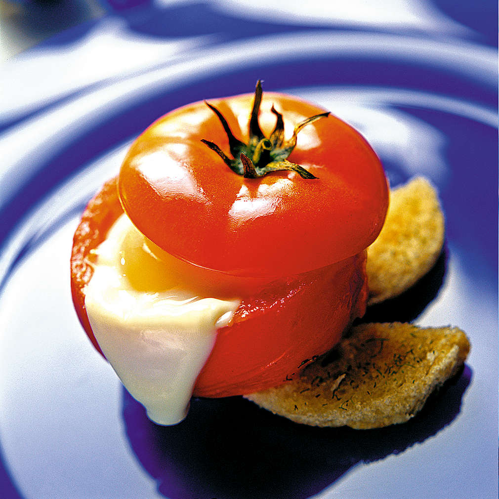 Изобразяване на рецептата Пълнени домати със сирене и яйца