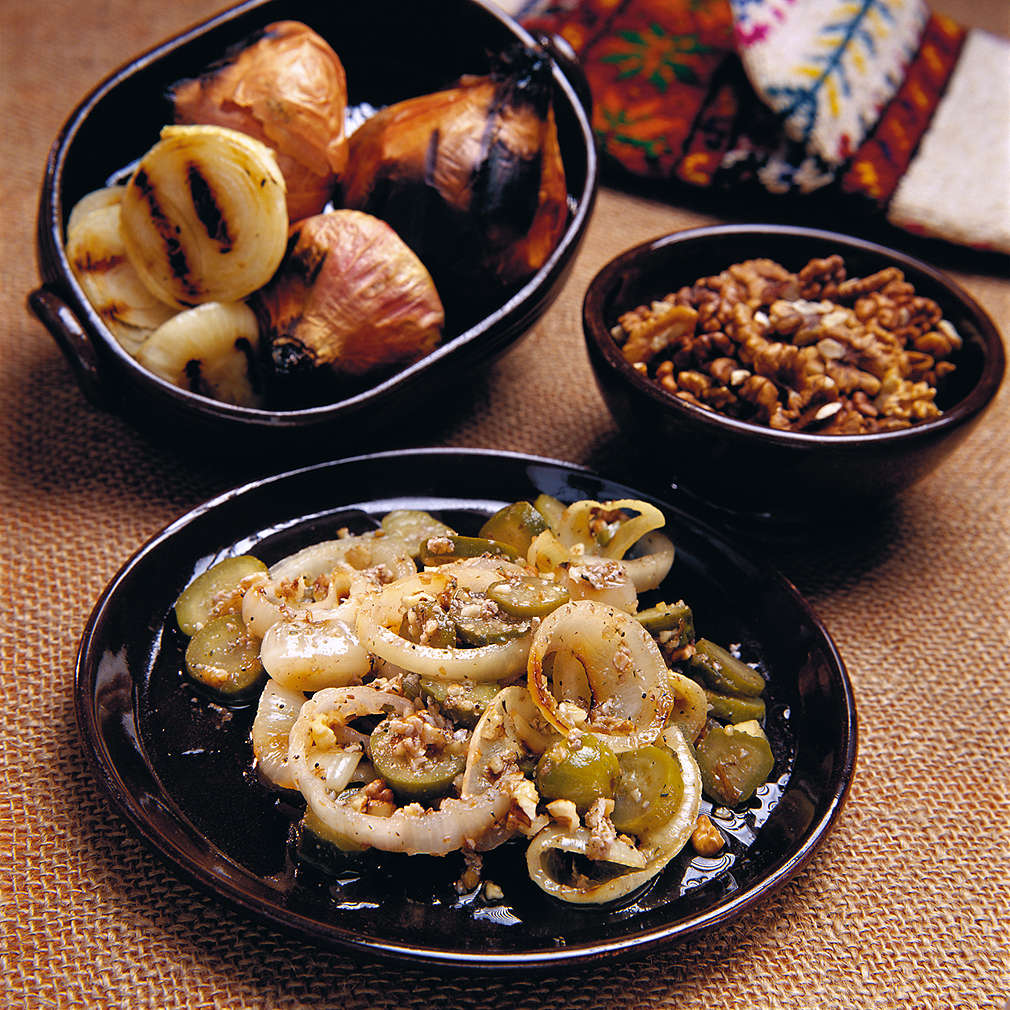 Изобразяване на рецептата Лучена салата с орехи