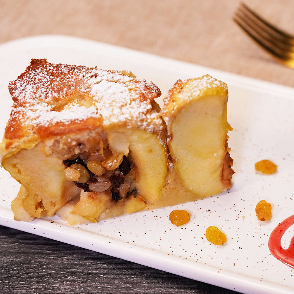 Изобразяване на рецептата Пухкав кейк с цели ябълки