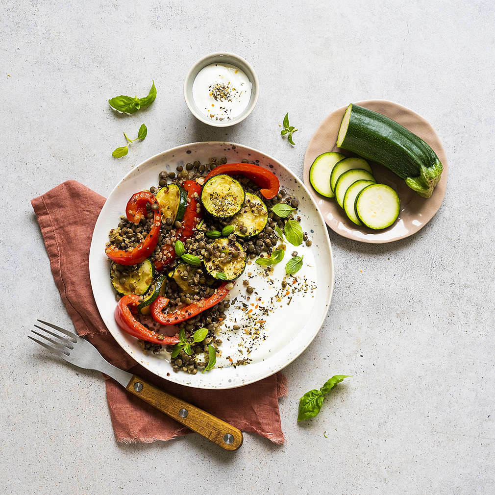 Zobrazit Teplý čočkový salát s quinoou a grilovanou zeleninou receptů