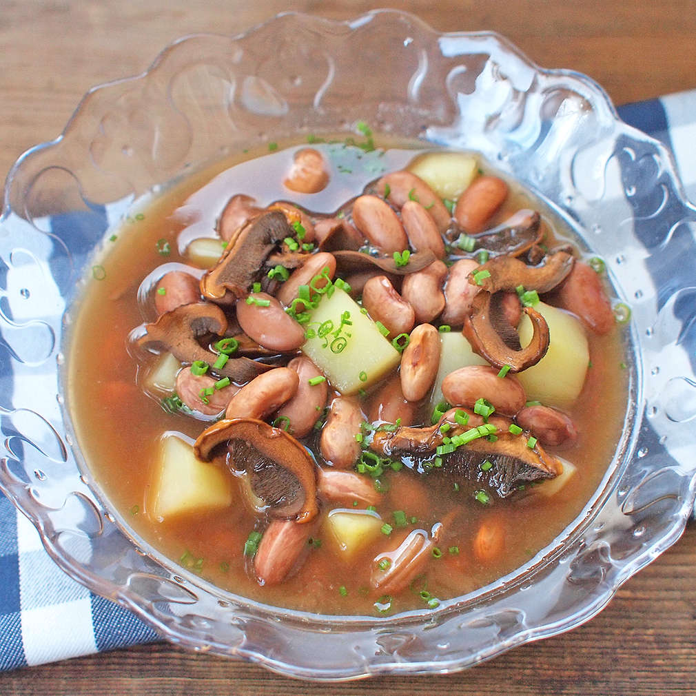 Zobrazit Fazolová polévka s houbami receptů