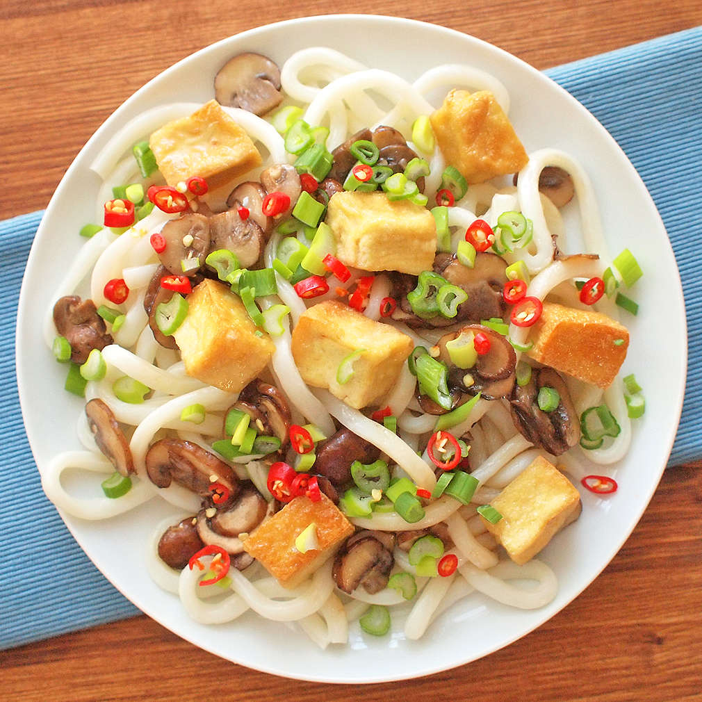 Zobrazit Pohankové nudle s tofu a jarní cibulkou receptů