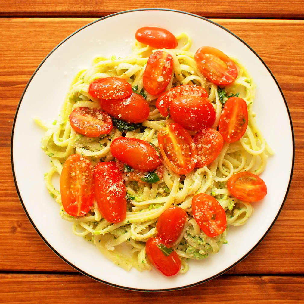 Zobrazit Špagety s rajčaty a vlašskými ořechy receptů