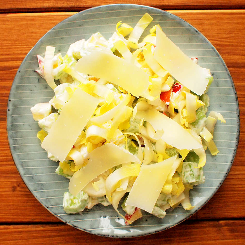 Zobrazit Celerový salát s čekankou a jablky receptů