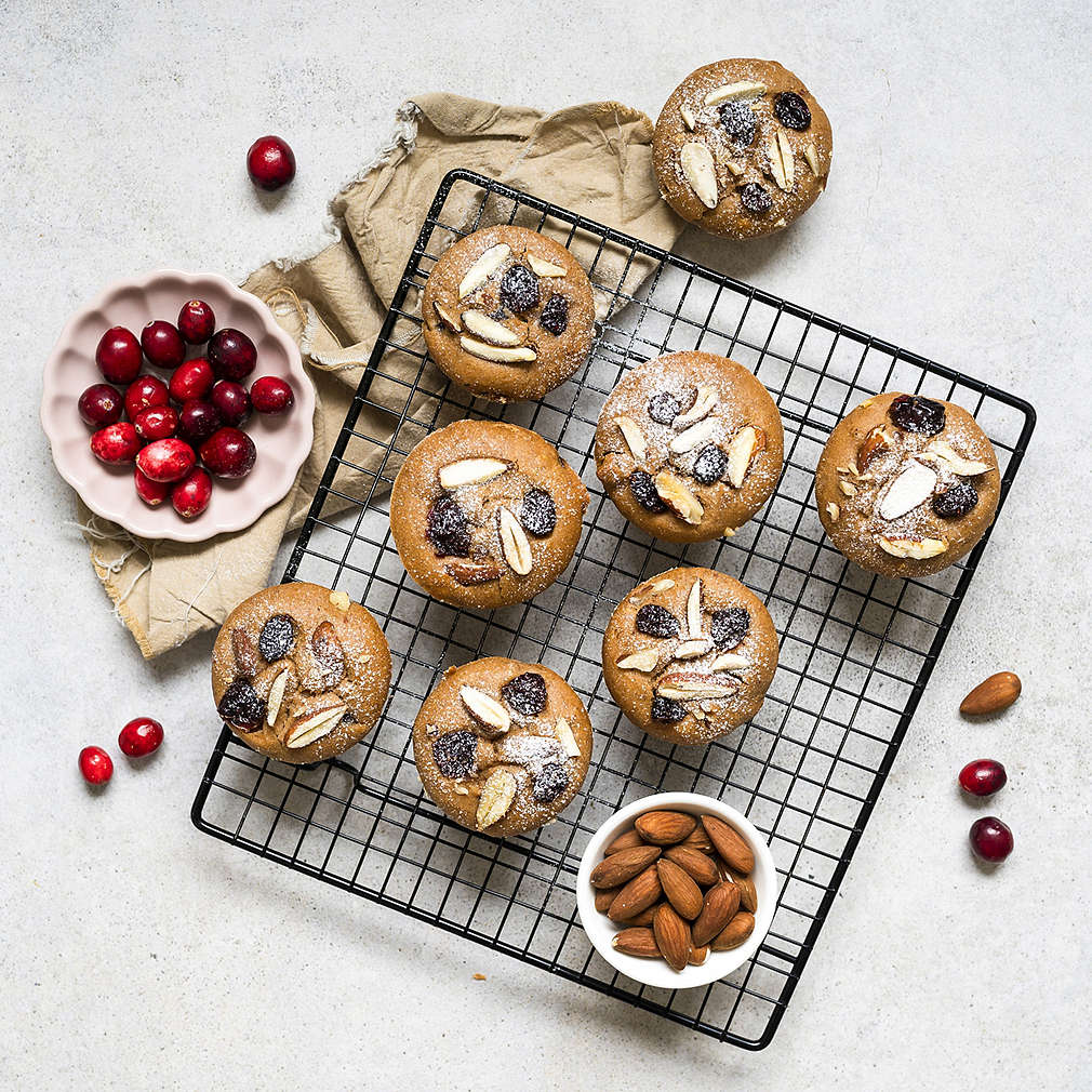 Zobrazit Špaldové muffiny s brusinkami a mandlemi receptů