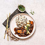 Zobrazit Hovězí nudličky v teriyaki omáčce se zeleninou receptů