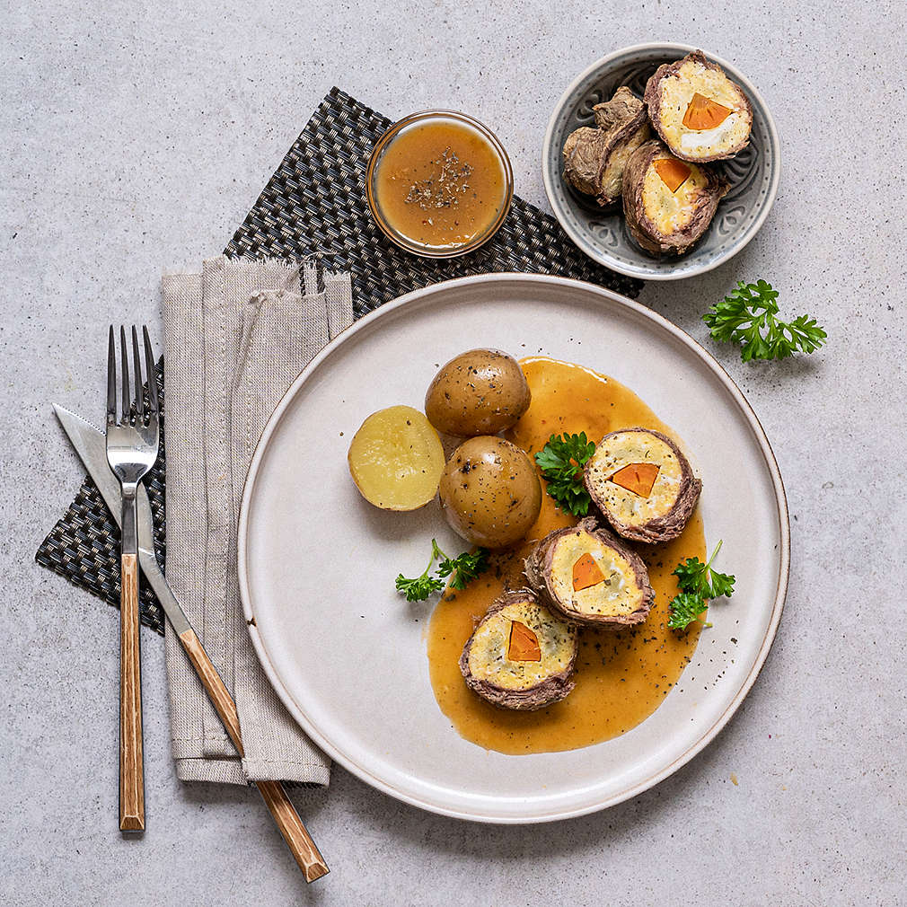 Zobrazit Hovězí roláda s míchanými vejci a mrkví receptů