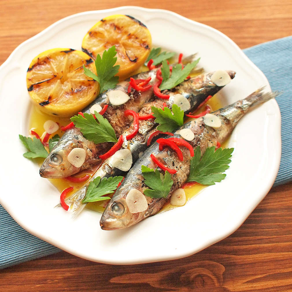 Zobrazit Grilované sardinky s chilli a česnekem receptů