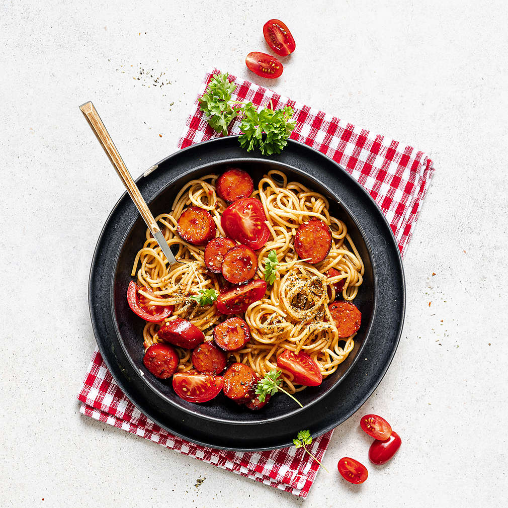 Zobrazit Špagety s rajčaty a maďarskou klobásou receptů
