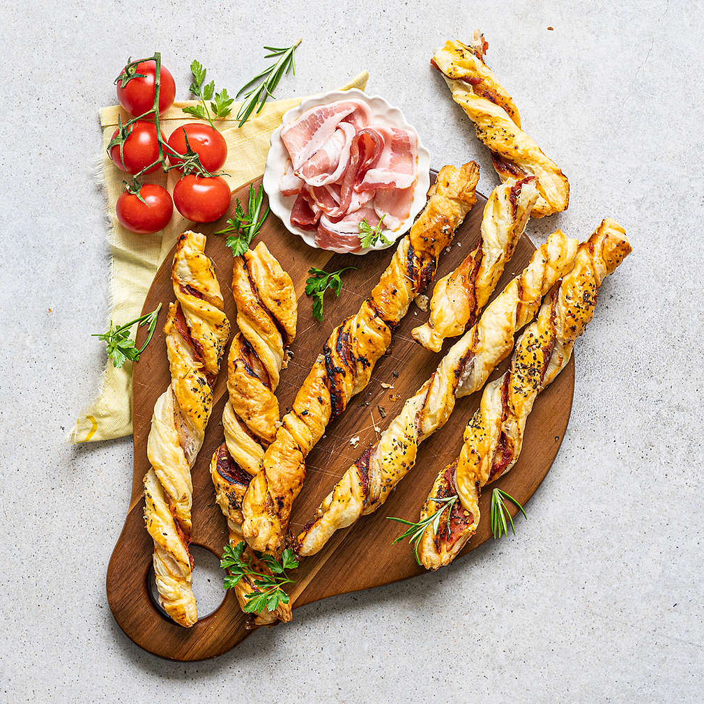 Slané tyčinky z listového těsta se slaninou - Recept | Kaufland