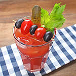 Zobrazit Sriracha Bloody Mary koktejl receptů