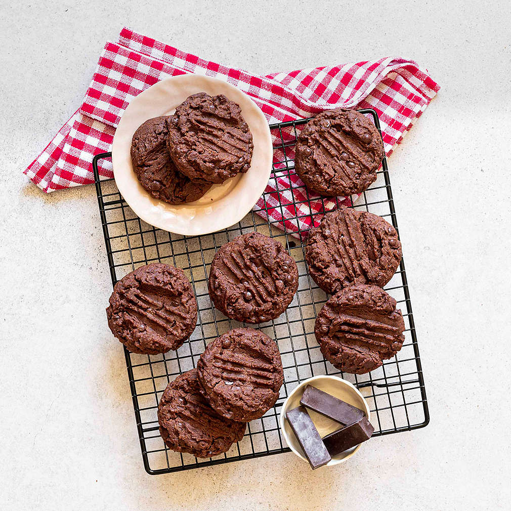 Zobrazit Kakaové cookies s kousky čokolády receptů