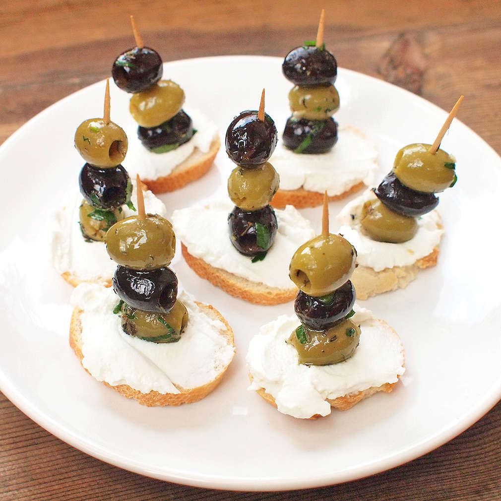 Zobrazit Jednohubky s marinovanými olivami receptů