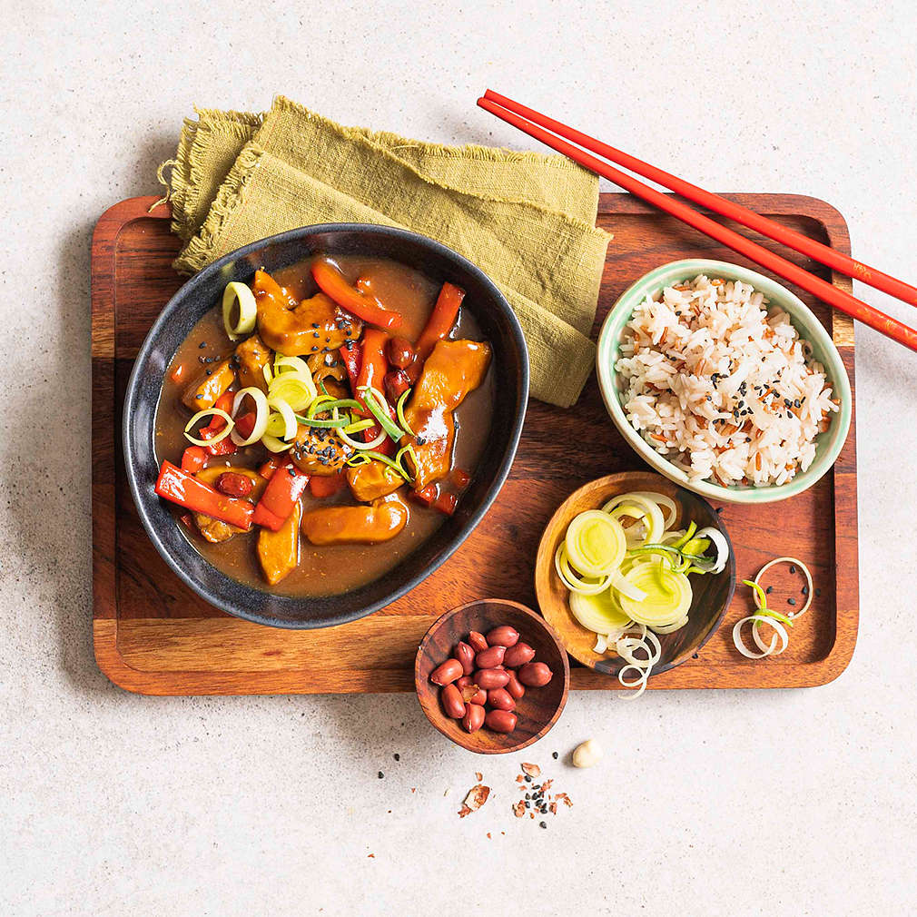 Zobrazit Kuřecí kung pao s paprikou a arašídy receptů