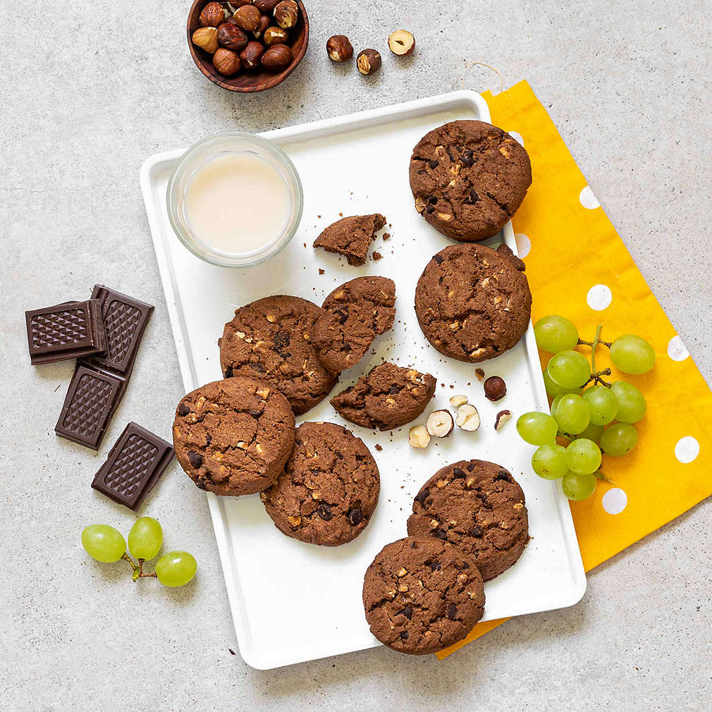 Zobrazit Čokoládové cookies s lískovými oříšky receptů