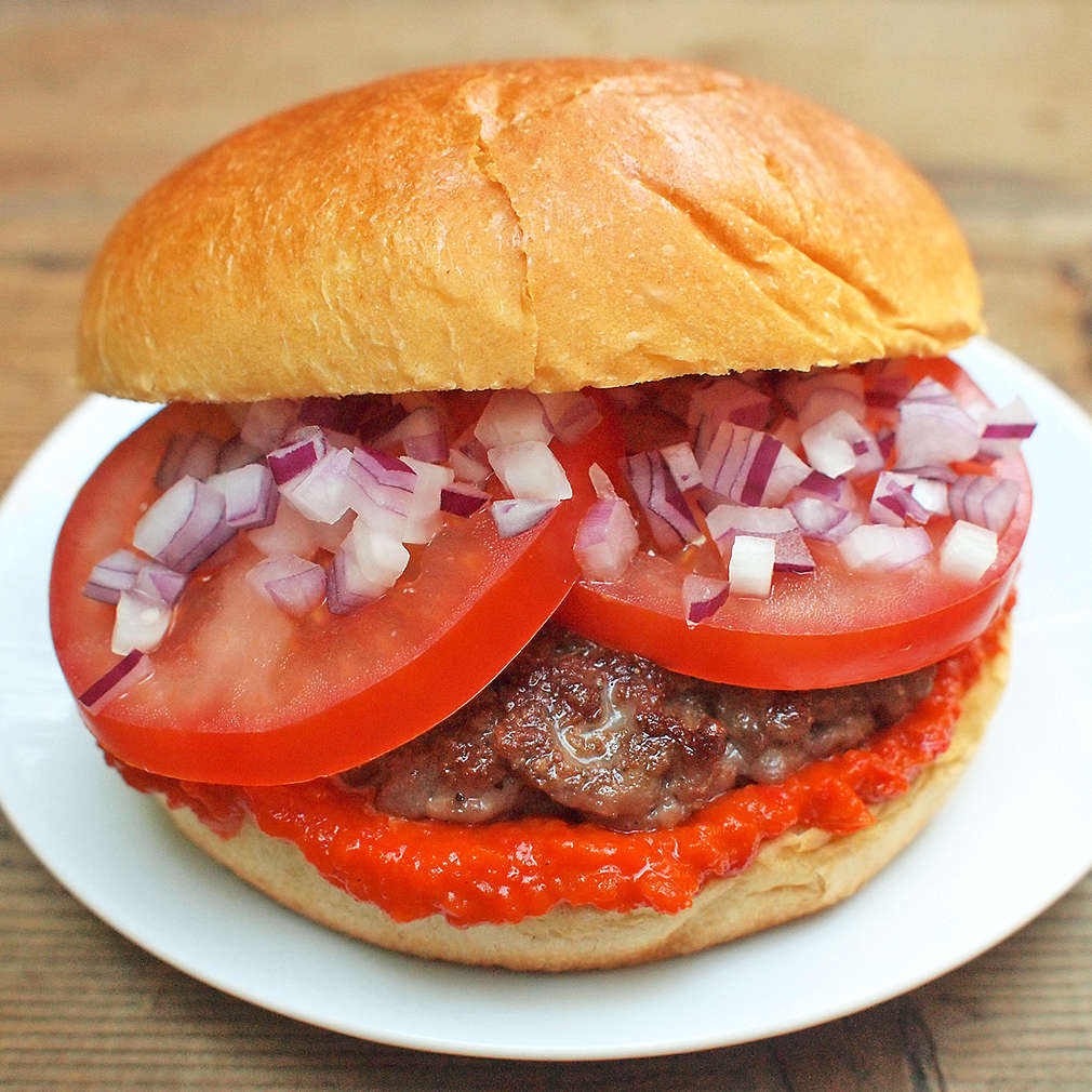 Zobrazit Pljeskavica burger s ajvarem receptů