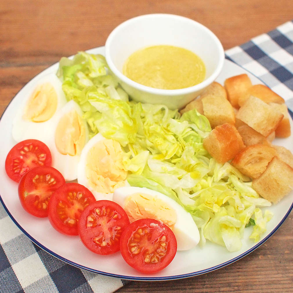 Zobrazit Salátový talíř s vejcem receptů