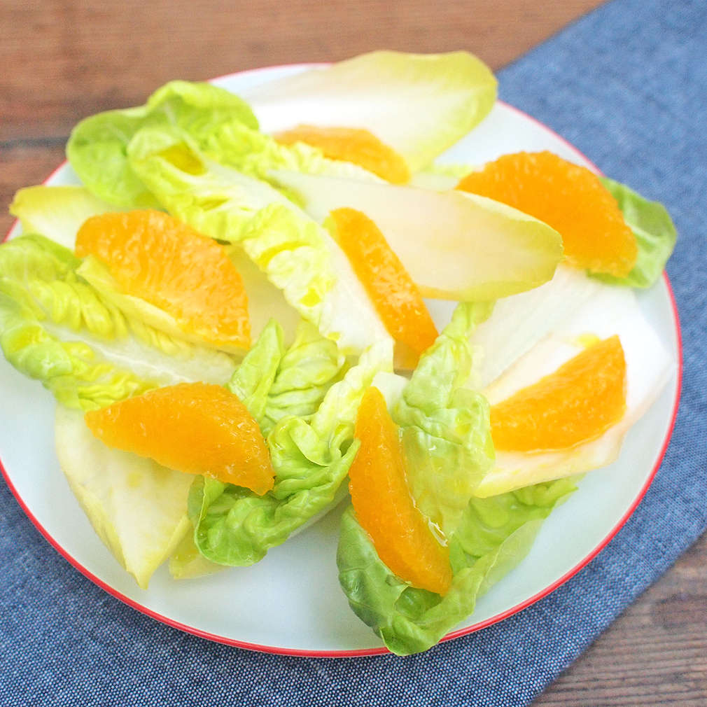 Zobrazit Římský salát s čekankou a pomeranči receptů