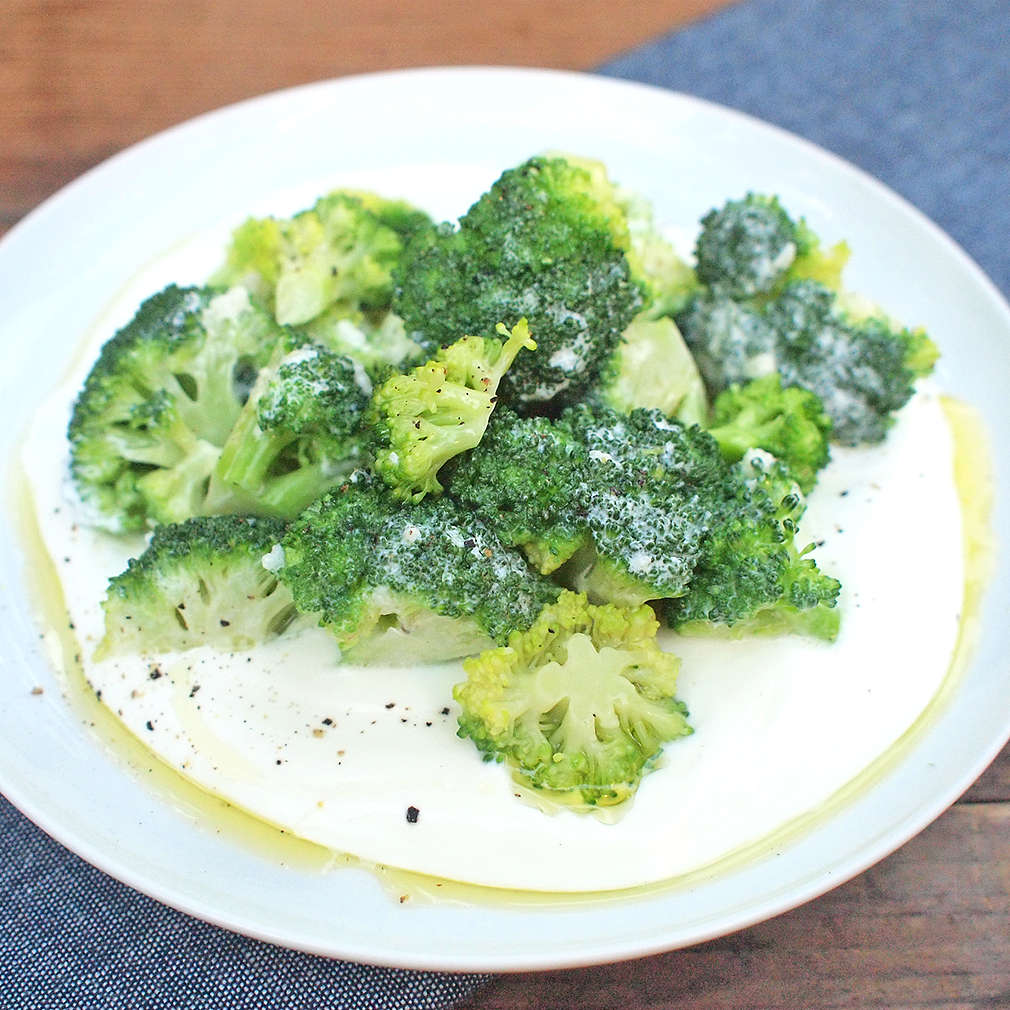 Zobrazit Brokolice s pikantní česnekovou zálivkou receptů