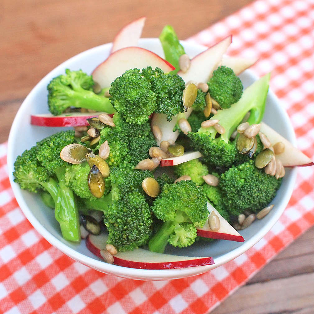 Zobrazit Brokolicový salát se semínky receptů