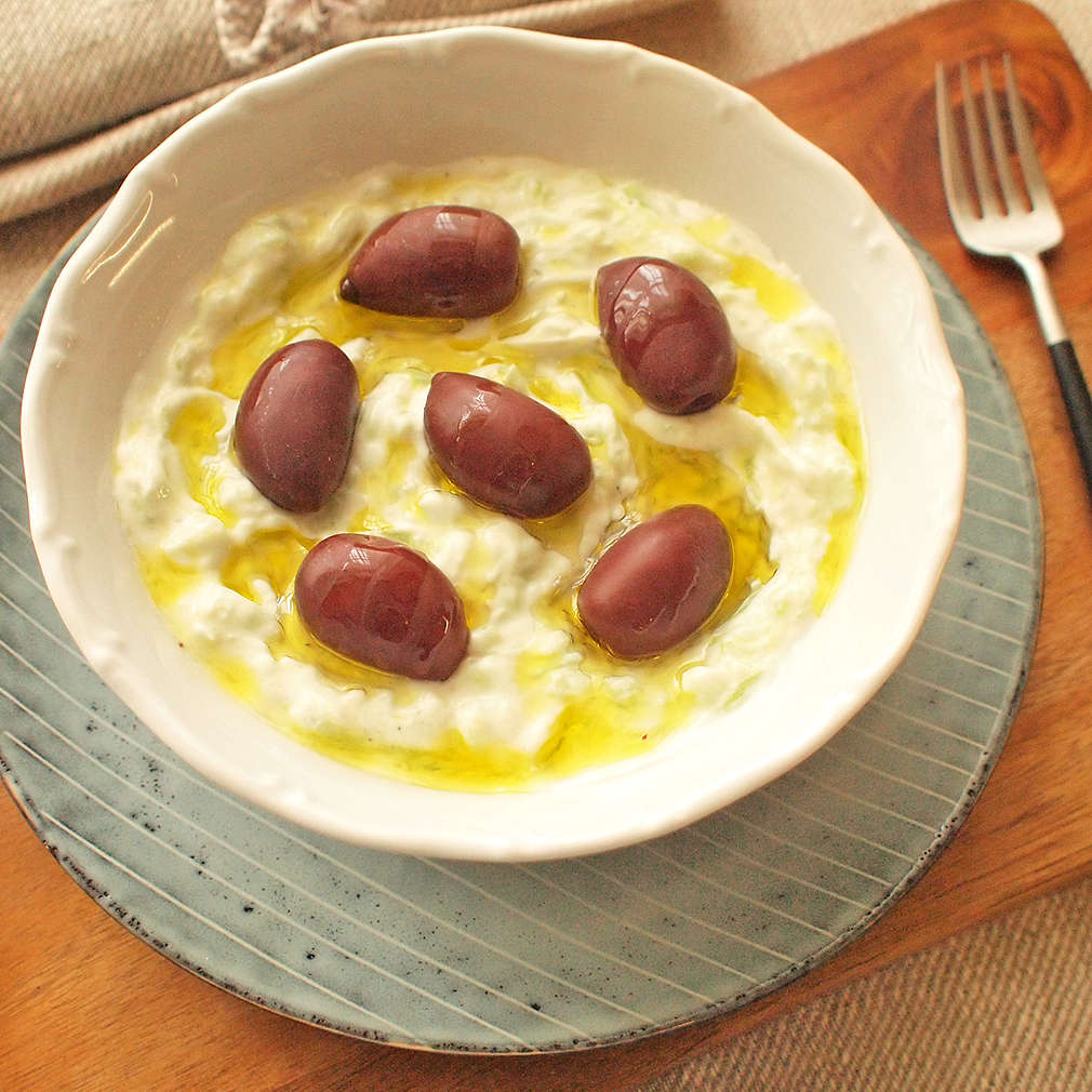 Zobrazit Tzatziki s olivami receptů