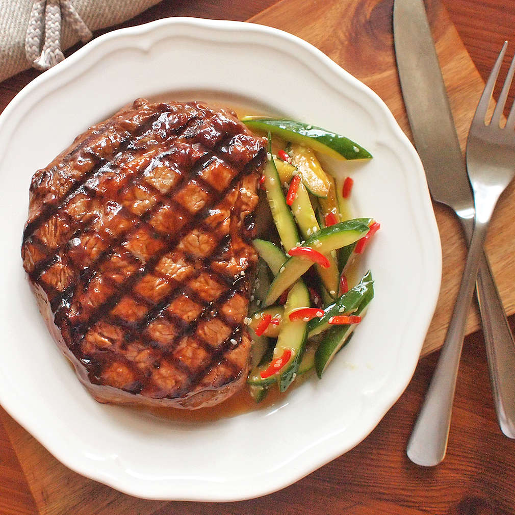 Zobrazit Grilovaný steak s chilli okurkami receptů