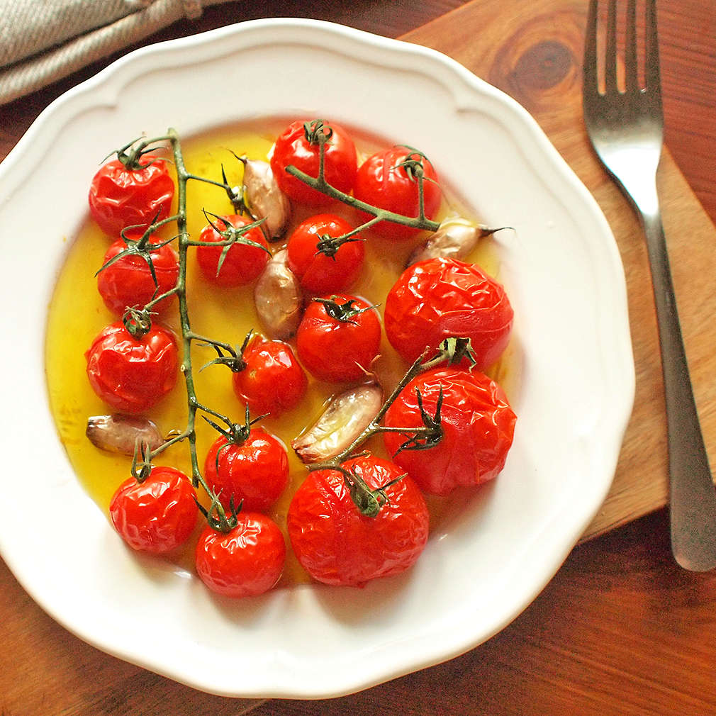 Zobrazit Pomalu pečená rajčata v česnekovém oleji receptů