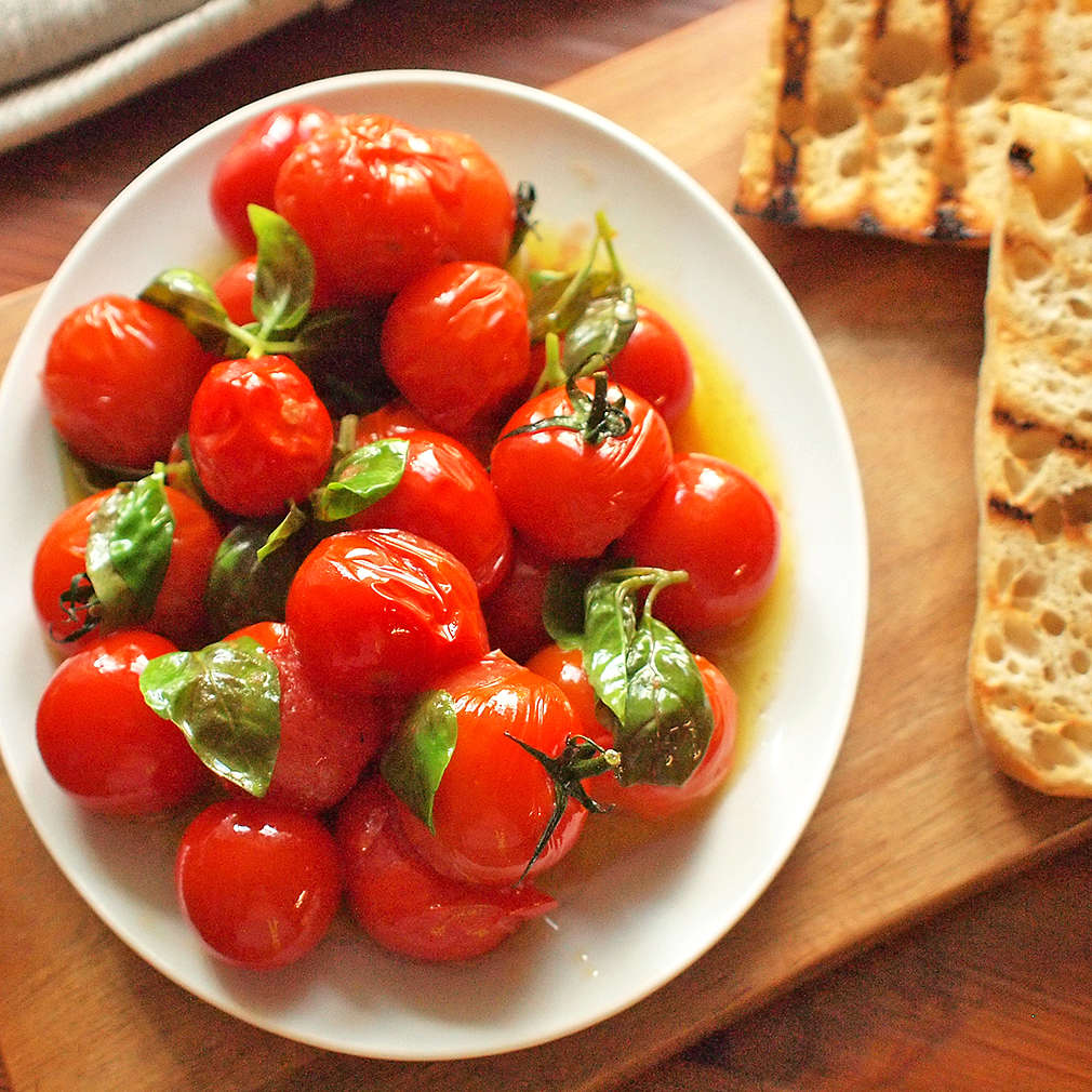 Zobrazit Minutková rajčata s bazalkou receptů