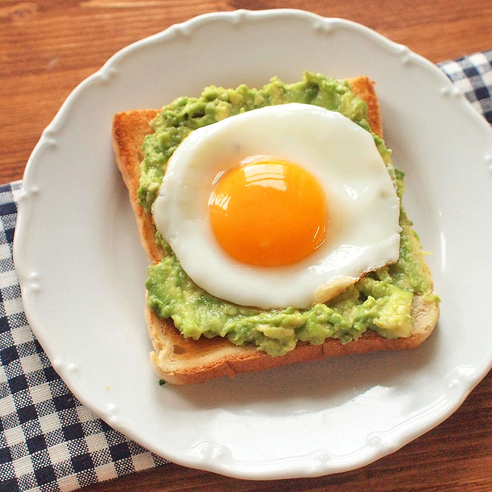 Zobrazit Avokádový toast s vejcem receptů