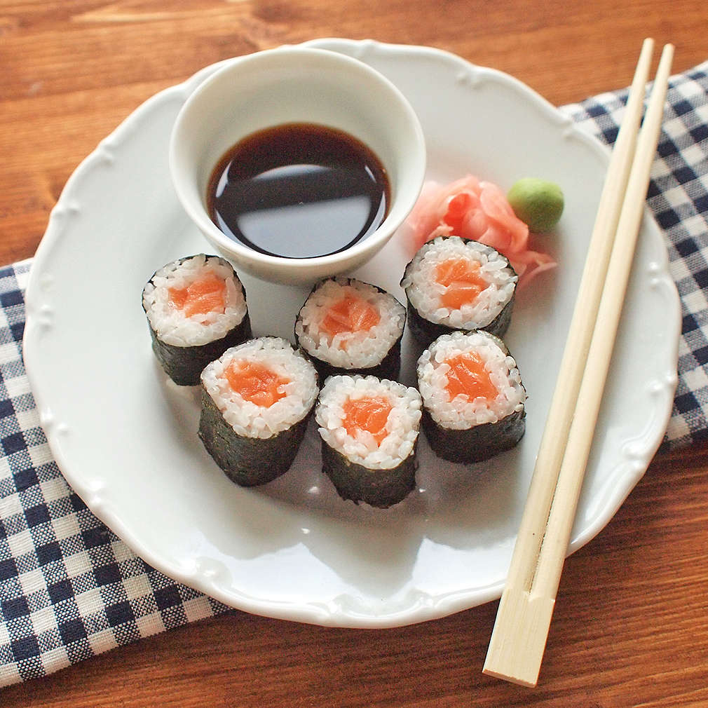 Zobrazit Maki sushi s lososem receptů