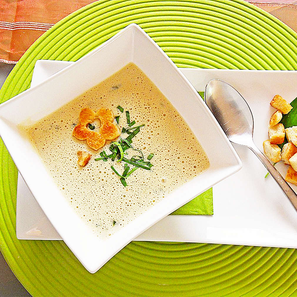 Zobrazit Krémová polévka z medvědího česneku s krutony receptů
