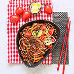 Zobrazit Nudle s mletým hovězím masem receptů