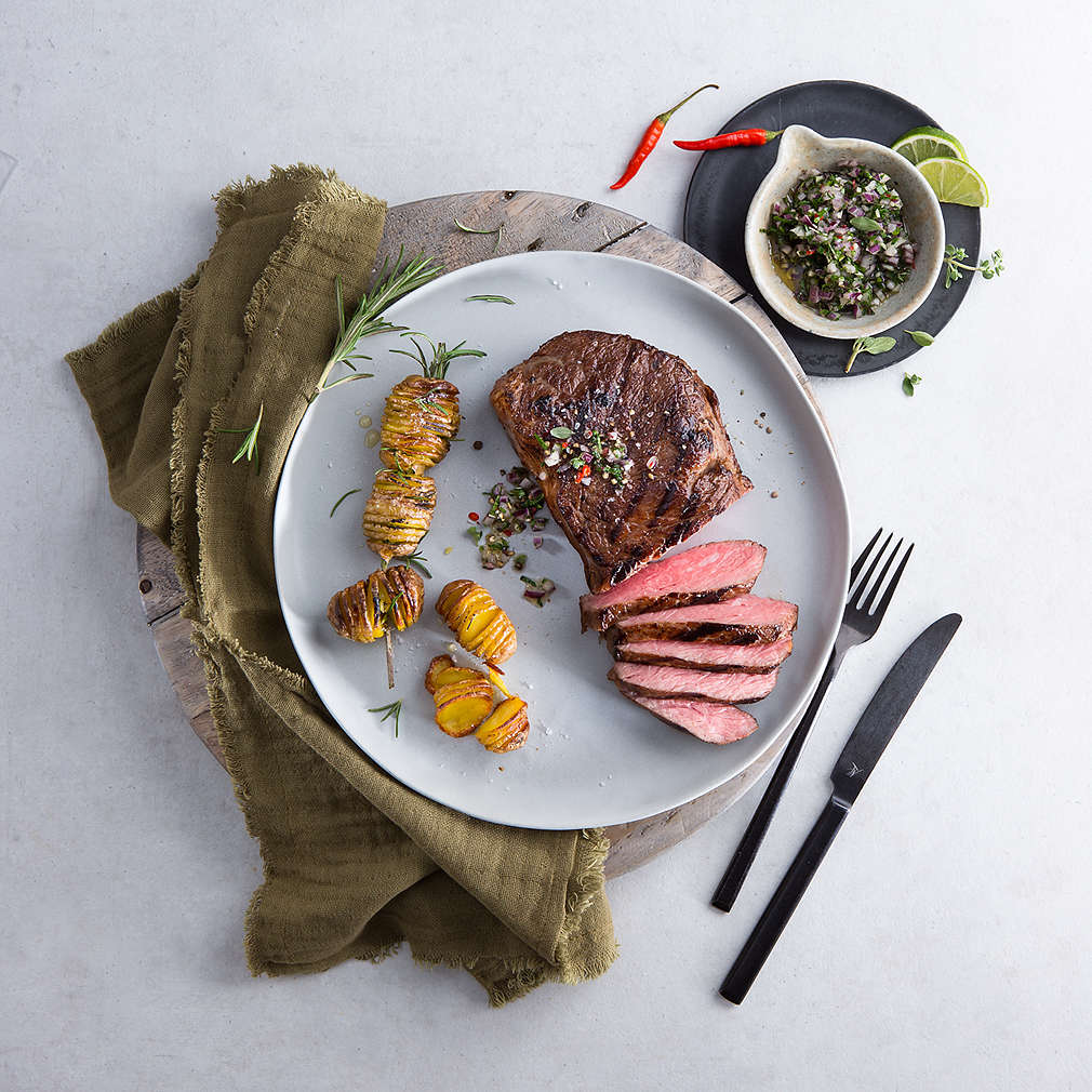 Zobrazit Hovězí steak s chimichurri a bramborami receptů