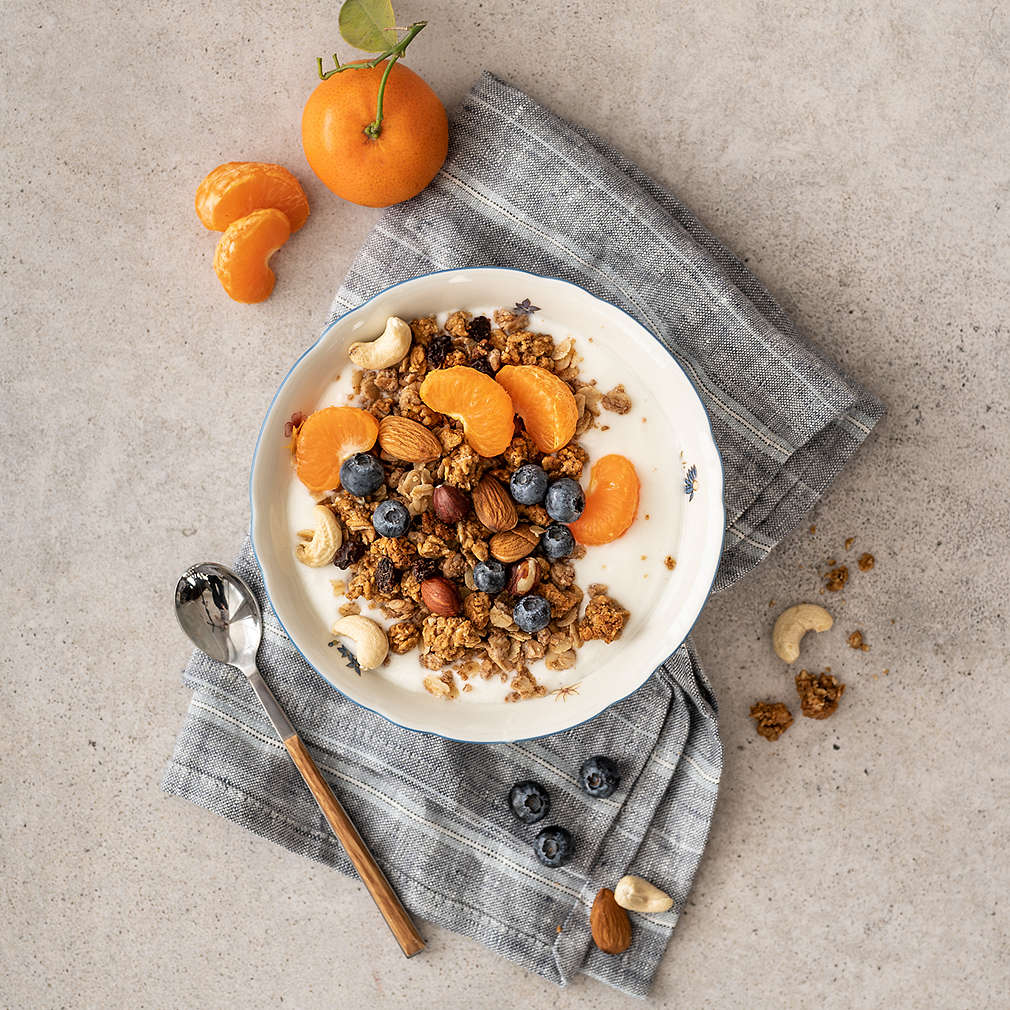 Zobrazit Jogurt s musli, ořechy a mandarinkami receptů